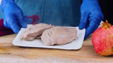 Ördek ve cevizli bir Satsivi derleme ve video düzenleme. Geleneksel Gürcü yemekleri.