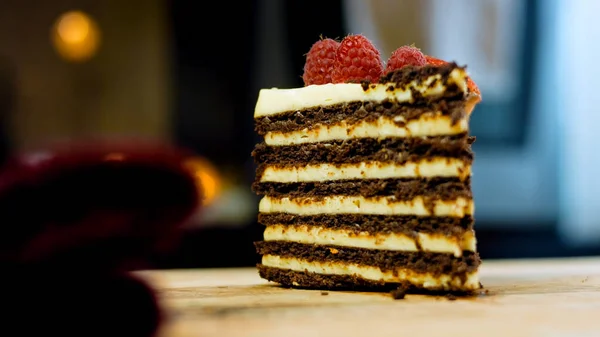 Egy Szelet Eper Málnás Torta Csokival Préselt Szeletek Makró Csúszó — Stock Fotó