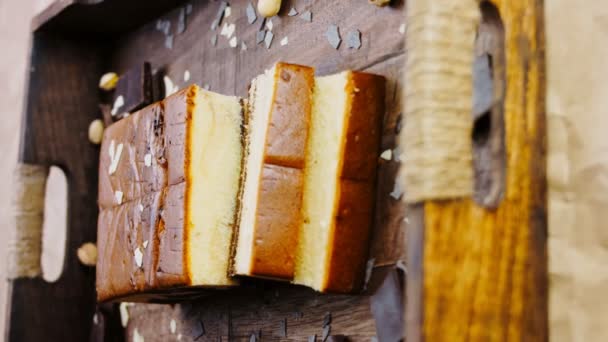 Pastel Marmorkuchen Decorado Con Pistacho Chocolate — Vídeo de stock