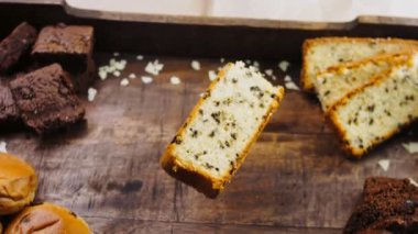 Stracciatella kuchen havada uçar ve döner..