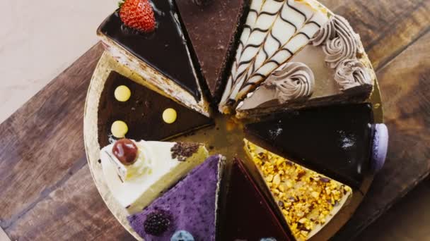 Dieci Tipi Torte Vassoio Oro Vassoio Legno Con Decorazioni — Video Stock