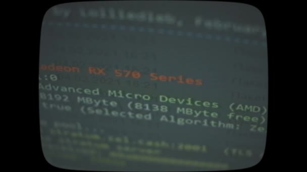 コンピュータ画面上の暗号化マイニング モニター上のコンピュータプログラムのアルゴリズム マイニングプログラムのプログラムコードの実行 コンピュータプログラムのポップアップライン — ストック動画