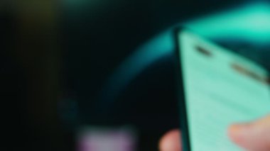 Looking at the smartphone, questions about the fat.