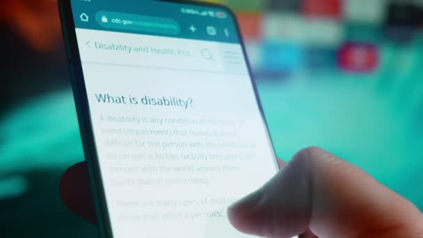 Looking Smartphone Read Information Disability — Vídeo de Stock