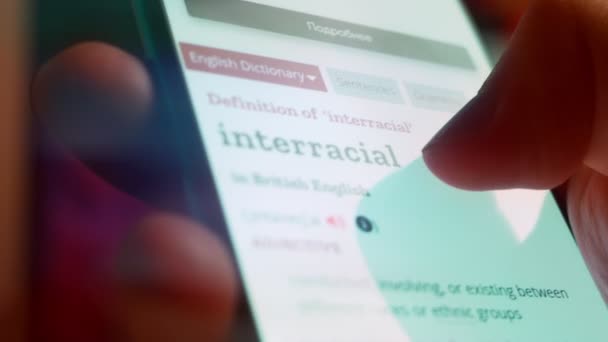Looking Smartphone Read Information Interracial — Αρχείο Βίντεο