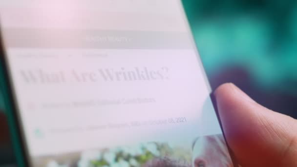 Smartphone Hand Macro Look Question Wrinkles — Stockvideo