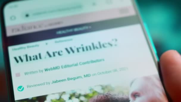 Smartphone Hand Macro Look Question Wrinkles — Vídeos de Stock