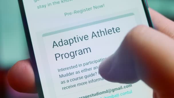 Smartphone Hand Macro View Adaptive Athlete Question — Vídeo de Stock