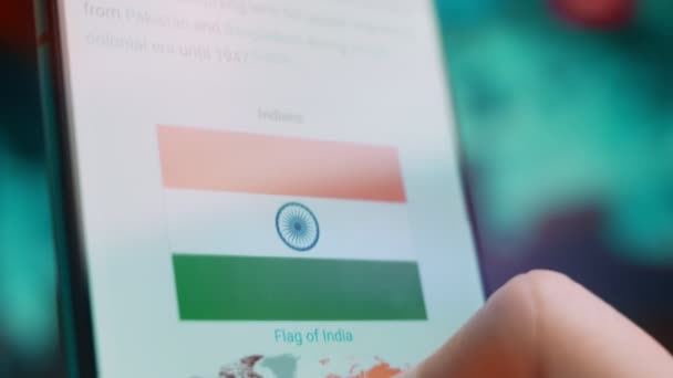 智能手机在手 宏观上看待印度人的问题 — 图库视频影像