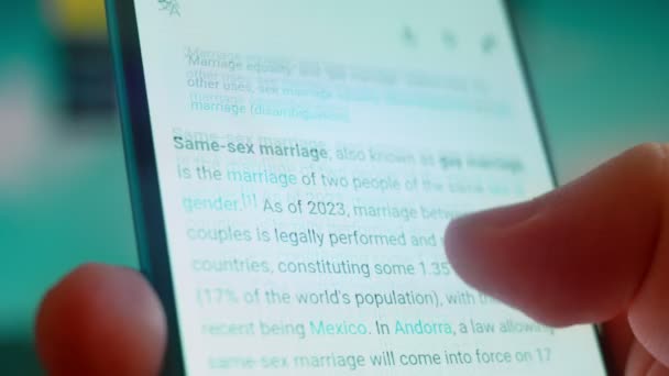 Smartphone Hand Looking Information Same Sex — Wideo stockowe