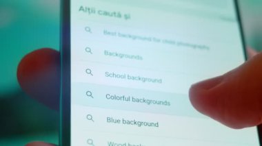 Smartphone in hand, Im looking for information on the Internet about childrens background.