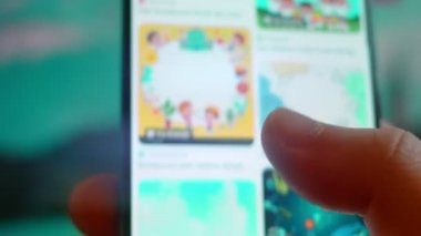 Smartphone in hand, Im looking for information on the Internet about childrens background.