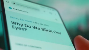 Smartphone in hand, Im looking for information on the internet about blinking eyes.