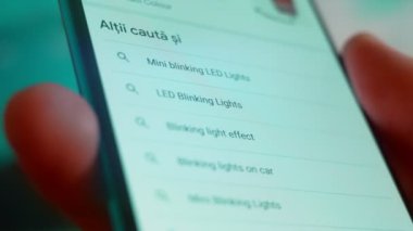 Smartphone in hand, Im looking for information on the internet about blinking light.