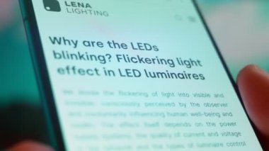 Smartphone in hand, Im looking for information on the internet about blinking light.