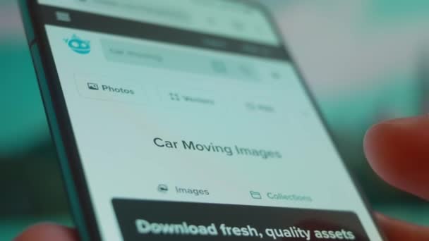 Smartphone Hand Looking Information Car Moving — Vídeo de Stock
