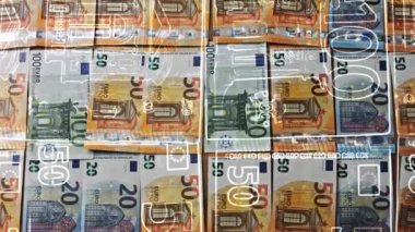 Euro Banknotes ve Bitcoin kripto para yatırımı konsepti. Euro Para ve Kripto para birimi Altın Bitcoin.