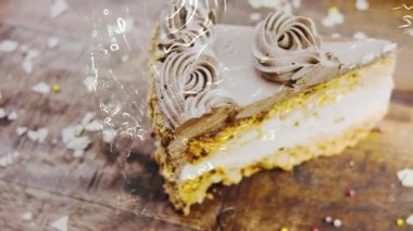 Tahta tepside süslemeli Kyiv keki.