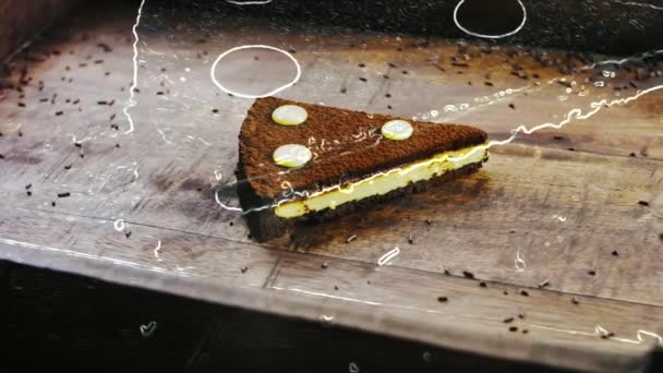 Tarta Chocolate Con Fruta Pasión Una Bandeja Madera Con Decoraciones — Vídeo de stock
