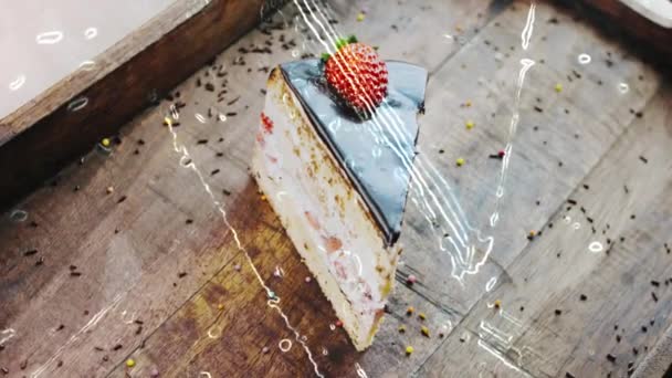 Deliziosa Torta Fragole Vassoio Legno Con Decorazioni — Video Stock