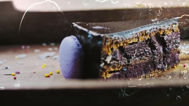 Pastel Chuao Bandeja Madera Con Decoraciones — Vídeos de Stock