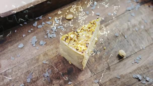 Kue Pistachio Atas Nampan Kayu Dengan Dekorasi — Stok Video