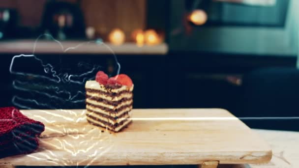 Een Schijfje Aardbeien Frambozentaart Plakjes Geperst Met Chocolade Macro Slider — Stockvideo
