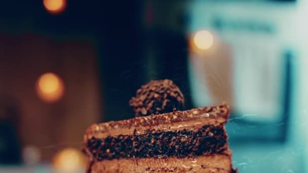 Una Fetta Torta Rocher Ferrero Con Cioccolato Macro Slider Tiro — Video Stock