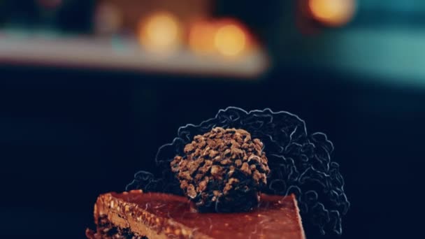 Una Fetta Torta Rocher Ferrero Con Cioccolato Macro Slider Tiro — Video Stock