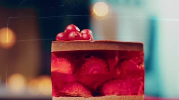 Slice Strawberry Jelly Cake Sprig Currant Macro Slider Shooting Background — Vídeos de Stock