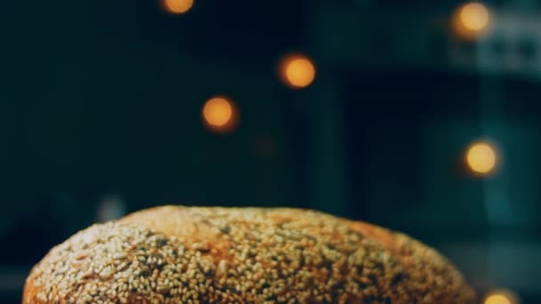 Čerstvě Upečený Chléb Semínky Pozadí Romantický Doprovod Izolovaný Sortiment Chleba — Stock video