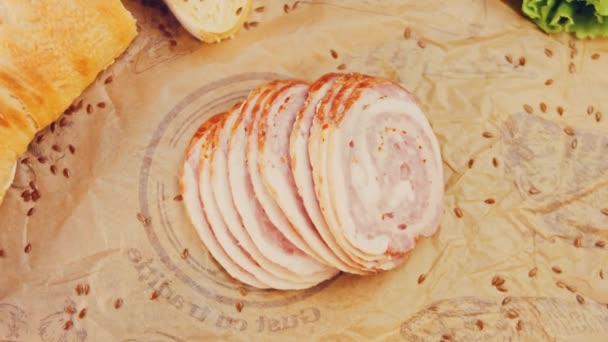 Roti Gulung Sosis Babi Diiris Dengan Baguette Prancis Sosis Atas — Stok Video