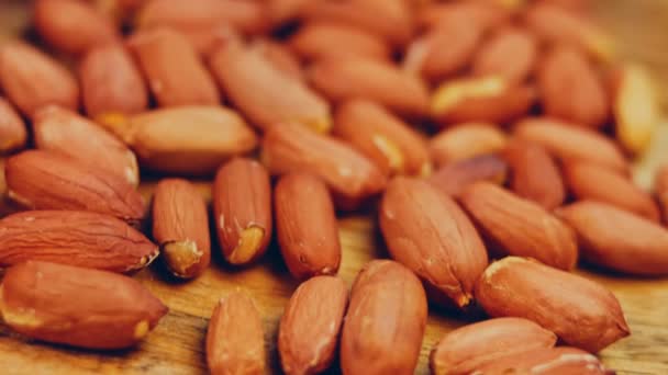 Amendoins Descascados Numa Bandeja Retrô Amendoins Limpos Fundo Disparo Deslizante — Vídeo de Stock