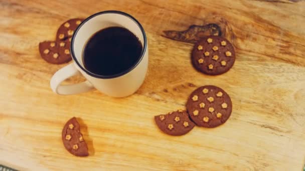 Pas Gebrouwen Koffie Beker Koffiezetten Proces Het Koffiezetapparaat Romantische Ambiance — Stockvideo