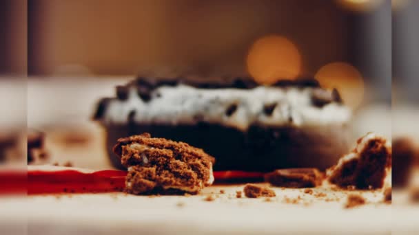 Gogoși Ciocolată Decorate Bucăți Biscuiți Oreo Gogoșile Sunt Hârtie Decorată — Videoclip de stoc