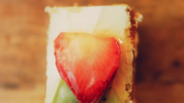 Fasting Cake Tangerines Kiwi Strawberry Macro Slider Shooting — Stock Video