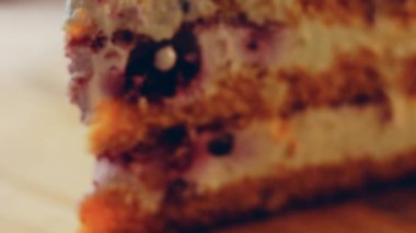 Jöleli kirazlı Mont Blanc pastası. Makro ve sürgülü atış.