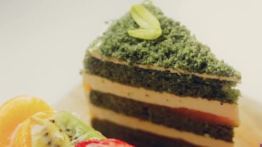 Farklı pastaların retro-stil pişirme tepsisi üzerinde. Kaydırıcı ve makro atış.