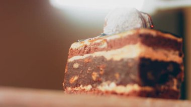 Çikolatalı kek, Koldun. Makro ve kaydırak atışı. Bir retro hob kullanılır.