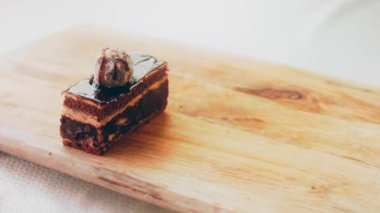 Çikolatalı kek, Koldun. Makro ve kaydırak atışı. Bir retro hob kullanılır.