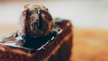 Çikolatalı kek, Koldun. Makro ve kaydırak atışı. Bir retro hob kullanılır.