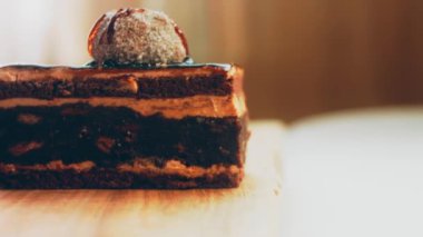 Çikolatalı kek, Koldun. Makro ve kaydırak atışı. Bir retro hob kullanılır.