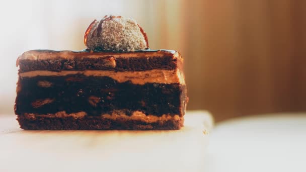 チョコレートケーキ コルドン マクロ撮影とスライド撮影 レトロホブが使われています — ストック動画