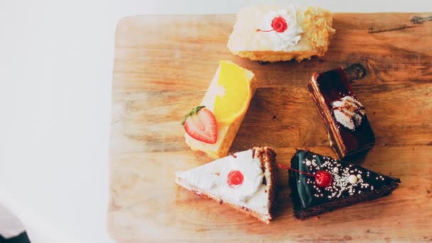 Viele Kuchenstücke Auf Einem Backblech Retro Stil Schieberegler Und Makroaufnahmen — Stockvideo
