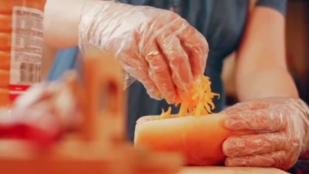 Process Preparing Irresistible Chili Cheese Hot Dogs Taste Usa Cuisine — Stock video