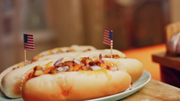 Процес Приготування Непереборного Чилі Сиру Гарячі Собаки Смак Американської Кухні — стокове відео