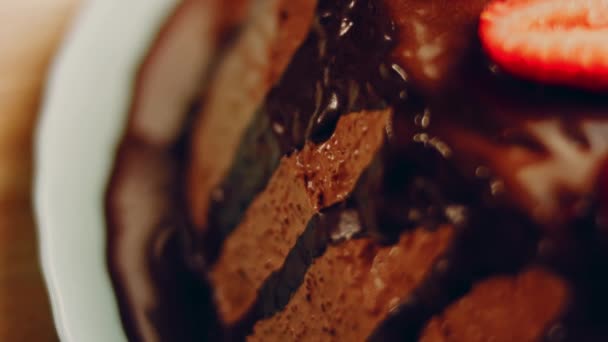 Hallucination Effect Favorite Chocolate Cake Nutella Buttercream Strawberries Taste Usa — Stockvideo
