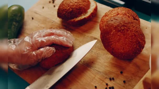 Preparing Process Cinematographic Smoked Salmon Bagels Usa Cusine — Video
