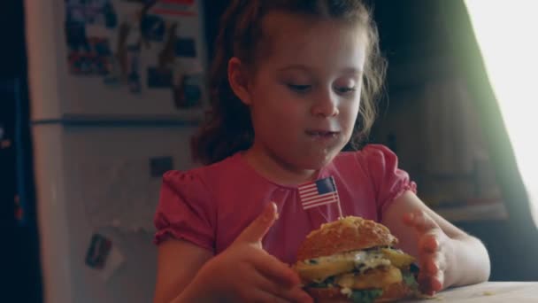 Portrait American Girl Appetite Biting Hamburger Young Mixed Race Female — Vídeo de Stock