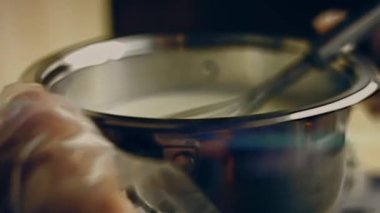 Preparing process of Old Time Custard Ice Cream, Transition effect between cartoons and real film .